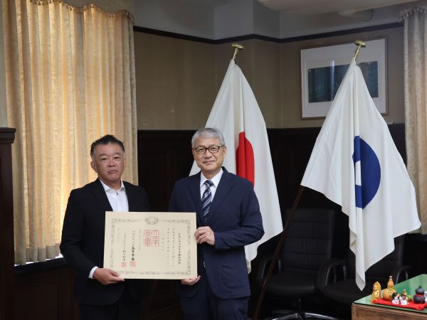 the Medal of Dark Blue Ribbon presentation ceremony